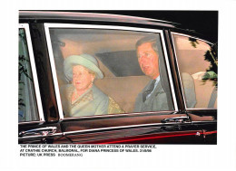 Photo De Presse.MLE10648.30x20 Cm Environ.1998.Reine Elisabeth II.Prince De Galles.Crathie Church - Personalidades Famosas