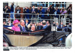Photo De Presse.MLE10649.30x20 Cm Environ.1999.Reine Elisabeth II D'Angleterre.Duc D'Edinburgh.Prince De Galles.Carosse - Personalidades Famosas