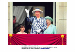 Photo De Presse.MLE10634.30x20 Cm Environ.1998.Reine D'Angleterre.Buckingham Palace.Balcon.Colour Ceremony - Célébrités