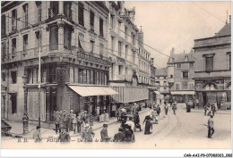 CAR-AAIP9-86-0802 - POITIERS - Un Coin De La Place Des Armes - Pharmacie Centrale - Poitiers