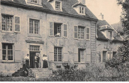 A Identifier - N°91495 - Une Famille Sur Le Perron D'une Maison - Carte Photo - Da Identificare