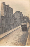 A Localiser - N°84441 - Un Tramway Dans Une Rue - Carte Photo - Da Identificare