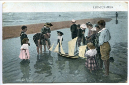 CPA Couleur Ecrite * LUC SUR MER Un Voilier ( Belle Animation Gros Plan Groupe Enfants Bateau ) - Luc Sur Mer