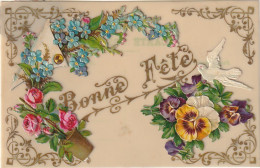 WA 16  - " BONNE FETE " - CARTE CELLULOID AVEC AJOUT DE CHROMOS FLEURS : MYOSOTIS , ROSES , PENSEES ET COLOMBE - Andere & Zonder Classificatie