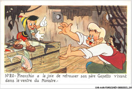 CAR-AAMP2-DISNEY-0159 - Pinocchio A La Joie De Retrouver Son Pere Gepetto Vivant Dans Le Ventre Du Monstre - N°20 - Disneyland