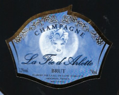 Etiquette Champagne  Brut La Fée D'Arlette Arsonval  Aube 10 " Femme " Avec Sa Collerette - Champan