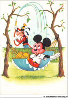 CAR-AAMP8-DISNEY-0706 - Mickey Et Dingo Dans Le Jardin - Disneyland