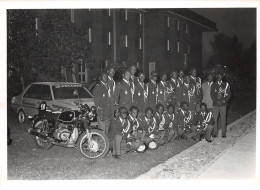 Photographie . Moi10059 .senegal.peugeot.moto. Course.pilote A Identifié.militaires  . 18 X 13 Cm. - Automobile