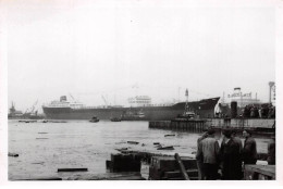 Photographie . Moi10280 .dunkerque 1956 Lancement Du Petrolier Cheverny .18 X 12 Cm. - Schiffe