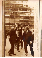 Photo De Presse.AM21199.24x18 Cm Environ.Leeds.Angleterre.Premier Ministre Edward Heath - Identified Persons