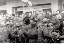 Photo De Presse.AM21192.24x18 Cm Environ.Lithuanie.Vilnius.parachutistes Soviétique - Guerra, Militari