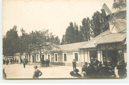 Carte à Identifier - N°90894 - Hommes Dans Une Cour - Carte Photo à Localiser - To Identify