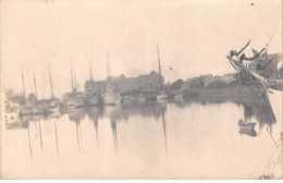 A Identifier - N°90130 - Bateau Arrivant Près D'un Port - Carte Photo - Zu Identifizieren