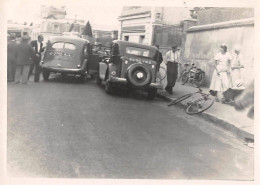 Photographie . Moi10092 .versailles Accidents De Voitures Et Moto  .17 X 12 Cm. - Places