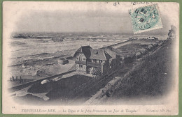 CPA Dos Précurseur - CALVADOS - TROUVILLE SUR MER - LA  DIGUE ET LA JETÉE PROMENADE UN JOUR DE TEMPETE - - Trouville