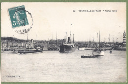 CPA - CALVADOS - TROUVILLE SUR MER - A MARÉE HAUTE - Animation, Divers Types De Bateaux - Trouville