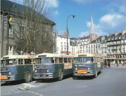 Nantes * Place Du Commerce * Autobus Autocar Bus Car CHAUSSON APH 521 - Nantes
