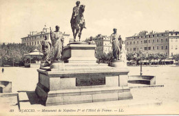 CPA - AJACCIO - MONUMENT DE NAPOLEON 1er ET L'HOTEL DE FRANCE (BEAU CLICHE) - Ajaccio