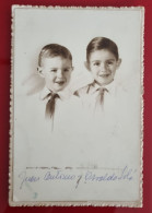 PH - Ph Original On Cardboard - Portrait De Deux Petits Garçons Souriants En Chemise Et Cravate - Anonymous Persons