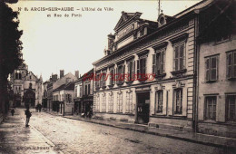 CPA ARCIS SUR AUBE - L'HOTEL DE VILLE ET RUE DE PARIS - Arcis Sur Aube