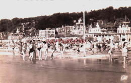 CPSM TROUVILLE - CALVADOS - SCENES DE PLAGE A MARAIS HAUTE - Trouville