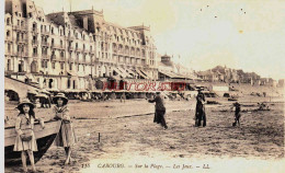 CPA CABOURG - CALVADOS - SUR LA PLAGE - Cabourg