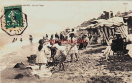 CPA CABOURG - CALVADOS - SUR LA PLAGE - Cabourg