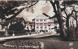 CPSM CABOURG - CALVADOS - LE CASINO ET LES JARDINS - Cabourg