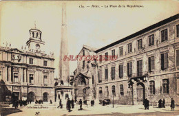 CPA ARLES - BOUCHES DU RHONE - LA PLACE DE LA REPUBLIQUE - Arles