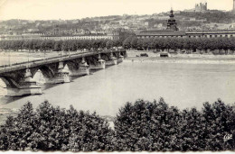 CPSM - LYON - LE PONT DE LA GUILLOTIERE L'HOTEL DIEU ET LA COLLINE DE FOURVIERE - Sonstige & Ohne Zuordnung