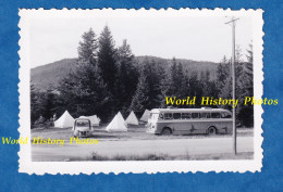 Photo Ancienne Snapshot - Camping à Situer - Automobile CITROEN 2CV Et Autocar / Autobus à Identifier - Camp Tente - Automobiles