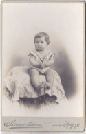 Photo De Cabinet Superbe Bébé Impressionné Par Photographe  Photo Samaritaine Paris   Réf 30052 - Identified Persons