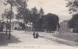 61 - La FERTE-MACE - Place De La Gare - La Ferte Mace