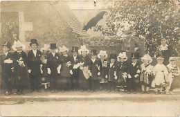 - Maine Et Loire -ref-B22- Angers -carte Photo Louratier - 31 Rue Bressigny -groupe D Enfants Mariés En Costume Régional - Angers