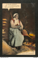 FOLKLORE - COSTUMES - LA NORMANDIE PITTORESQUE - Normandre à L'âtre Avec Soufflet - 191? - Trachten