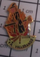 613D Pin's Pins / Beau Et Rare / AUTRES / SORCIERE ET FEU DE BOIS F.R. VALLERANGE - Autres & Non Classés