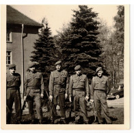 PHOTO Militaria 8,5cm X8,5cm - 21 Mai 1967: Militaires Belges En Allemagne (3è Compagnie Du12è De Ligne) à Ludenscheid. - Krieg, Militär