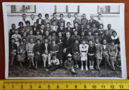 #14  Photo Noir Et Blanc Garçon Fille Photo D’école Photo De Groupe / Boy Girl School Photo Group Photo - Anonymous Persons