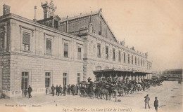 XU 2-(13) MARSEILLE - LA GARE ( COTE DE L' ARRIVEE ) - ANIMATION - PHOT. E. LACOUR , MARSEILLE  - 2 SCANS - Stazione, Belle De Mai, Plombières