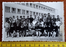 #14  Photo Noir Et Blanc Garçon Fille Photo D’école Photo De Groupe / Boy Girl School Photo Group Photo - Anonymous Persons