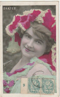 XU 6- ARTISTE FEMME DARTES - CARTE COLORISEE - PHOTO. OGEREAU - 2 SCANS - Artisti