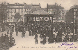 XU 8-(14) CAEN - LA PLACE DE LA REPUBLIQUE - LE CONCERT MILITAIRE - 2 SCANS - Caen