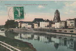 XU 13-(17) SAINTES - LA CHARENTE - LA CATHEDRALE ST PIERRE ET LES QUAIS - CARTE COLORISEE - 2 SCANS - Saintes