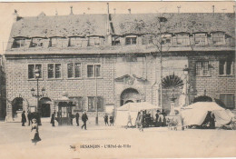 XU 23-(25) BESANCON - L' HOTEL DE VILLE - ANIMATION - ETALS - 2 SCANS - Besancon