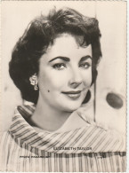 YO 9- PORTRAIT D ' ARTISTE : ELIZABETH TAYLOR - PHOTO PARAMOUNT ( 1953  ) - EDIT. P.I. , PARIS - 2 SCANS - Célébrités