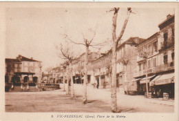 YO 12-(32) VIC FEZENSAC - PLACE DE LA MAIRIE - 2 SCANS - Vic-Fezensac