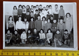 #14  Photo Noir Et Blanc Garçon Fille Photo D’école Photo De Groupe / Boy Girl School Photo Group Photo - Personnes Anonymes