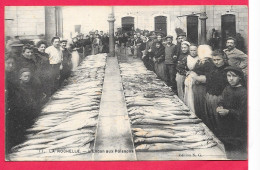 Cpa 17 La Rochelle, L'ENCAN AUX POISSONS,  Belle Animation, Dos VIERGE ET DIVISE Voir Scanne,  Edit. N.G.. - La Rochelle