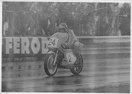 PILOTE  PERCY TAIT  COURSE ANNEE 1974 KAWASAKI 500CC  RACE OF THE YEAR PHOTO DE PRESSE ORIGINALE 18X13CM - Sports