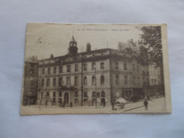 LE PUY ( 43 Haute Loire ) L HOTEL DE VILLE  TRES  ANIMEES  MARCHANDE SOUS ETALAGE  ET COMMERCES 1927 - Le Puy En Velay